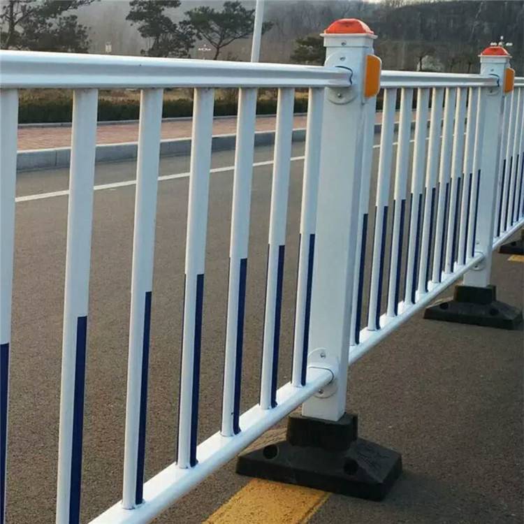 郑州马路市政护栏中间隔离防护栏价格与厂家指南